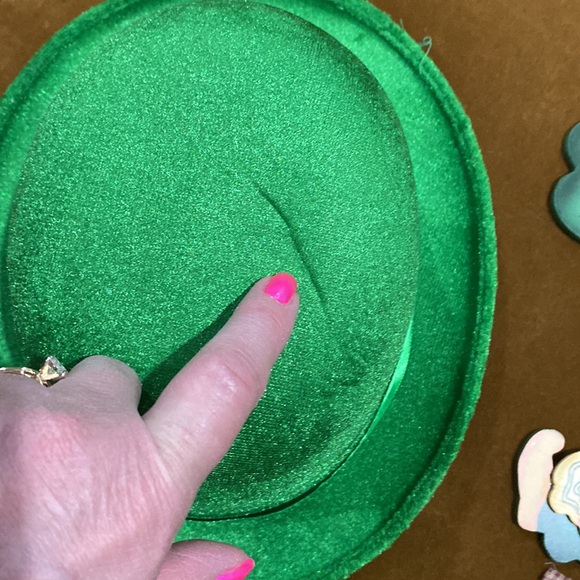 Green St. Patrick's Day Hat and Decor Set! - Picture 7 of 7